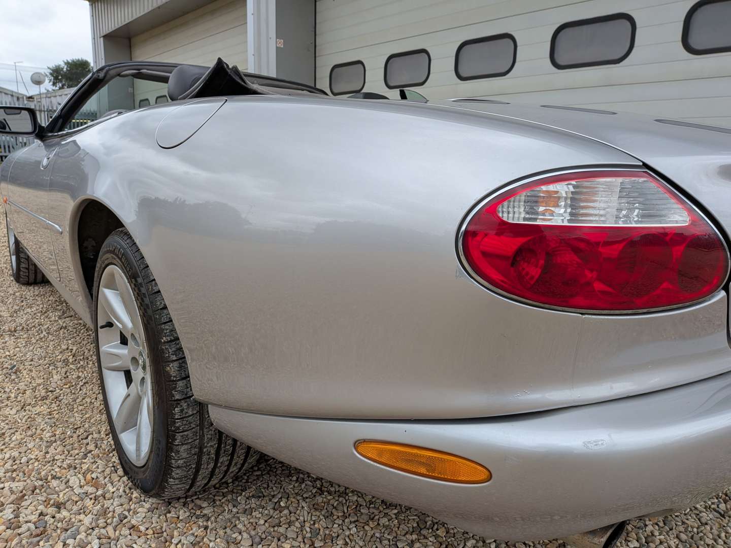 <p>2001 JAGUAR XK8 CONVERTIBLE AUTO</p>