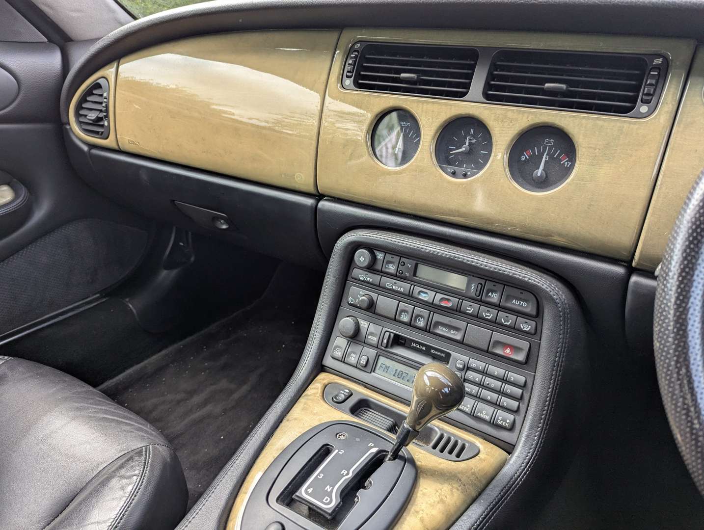 <p>2001 JAGUAR XK8 CONVERTIBLE AUTO</p>