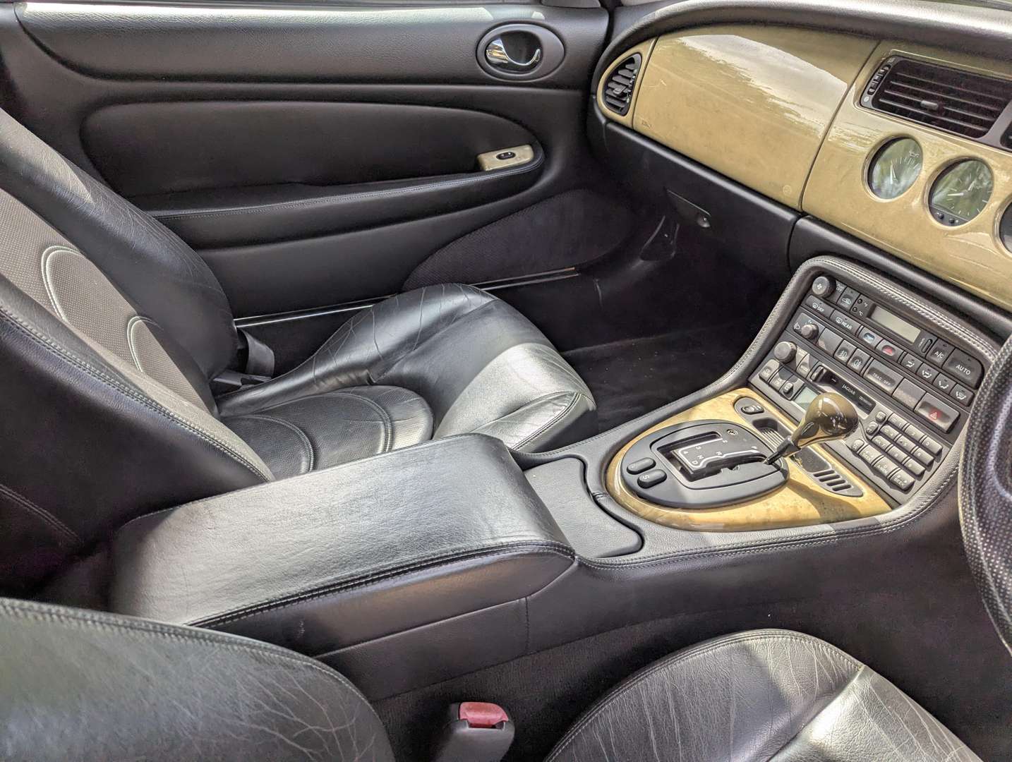 <p>2001 JAGUAR XK8 CONVERTIBLE AUTO</p>