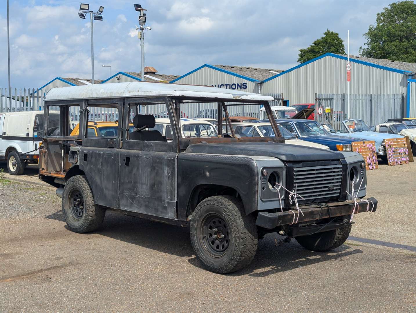 <p>1995 LAND ROVER STYLE ELECTRIC VEHICLE PROJECT</p>