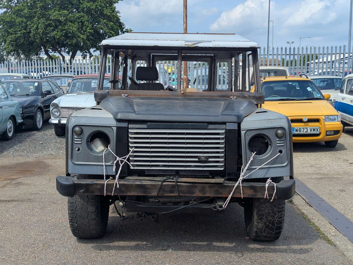 <p>1995 LAND ROVER STYLE ELECTRIC VEHICLE PROJECT</p>