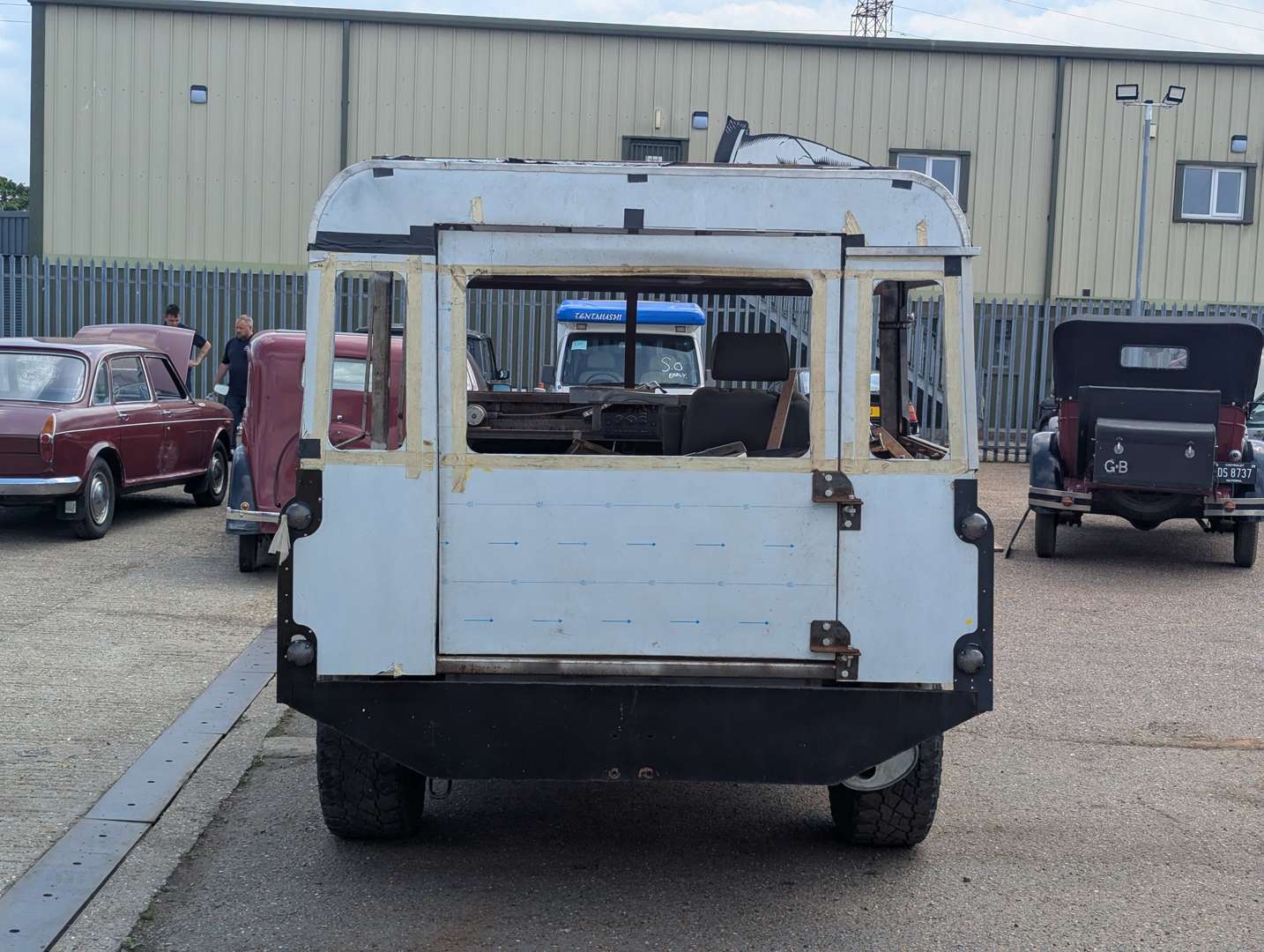 <p>1995 LAND ROVER STYLE ELECTRIC VEHICLE PROJECT</p>
