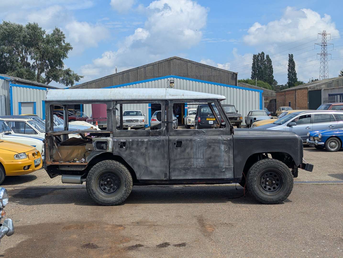 <p>1995 LAND ROVER STYLE ELECTRIC VEHICLE PROJECT</p>