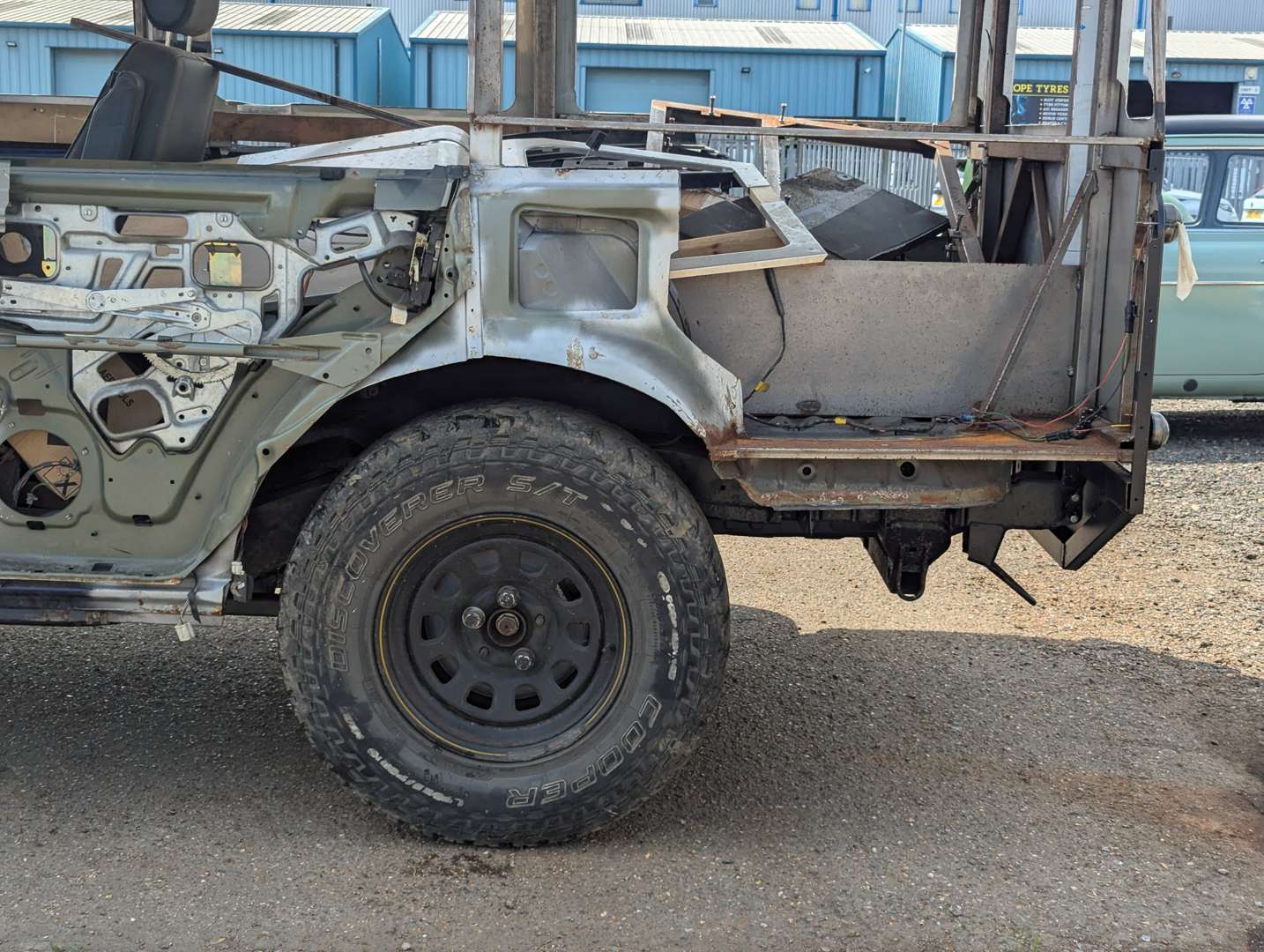 <p>1995 LAND ROVER STYLE ELECTRIC VEHICLE PROJECT</p>