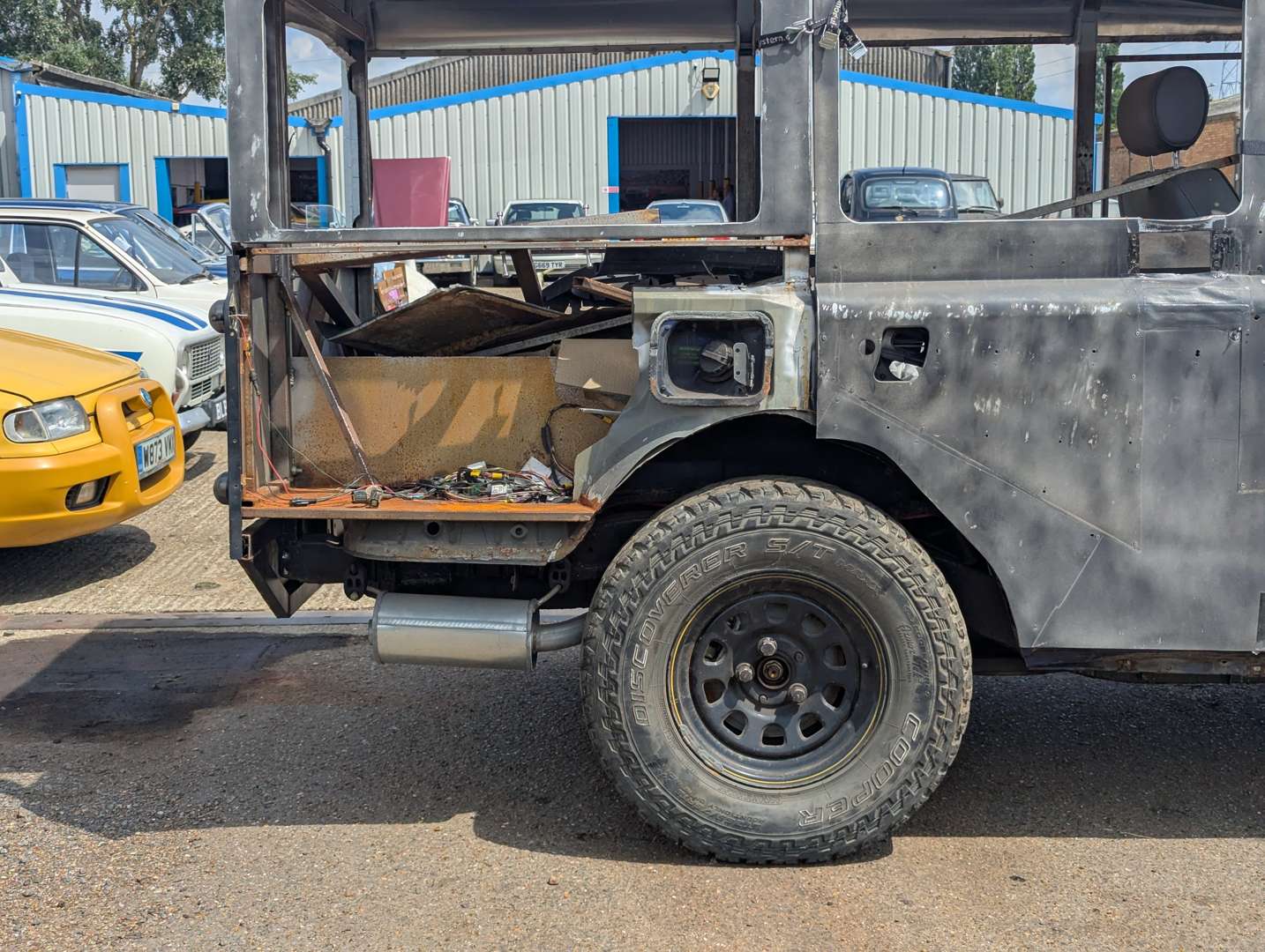<p>1995 LAND ROVER STYLE ELECTRIC VEHICLE PROJECT</p>