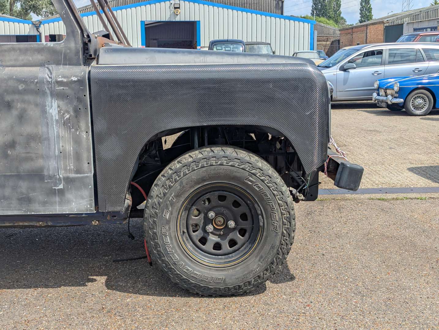 <p>1995 LAND ROVER STYLE ELECTRIC VEHICLE PROJECT</p>