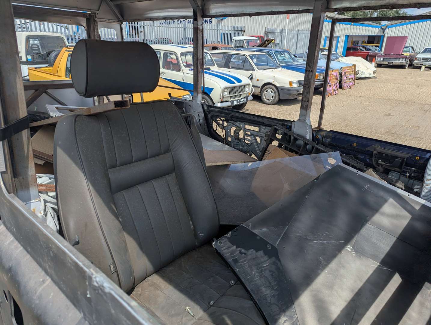 <p>1995 LAND ROVER STYLE ELECTRIC VEHICLE PROJECT</p>