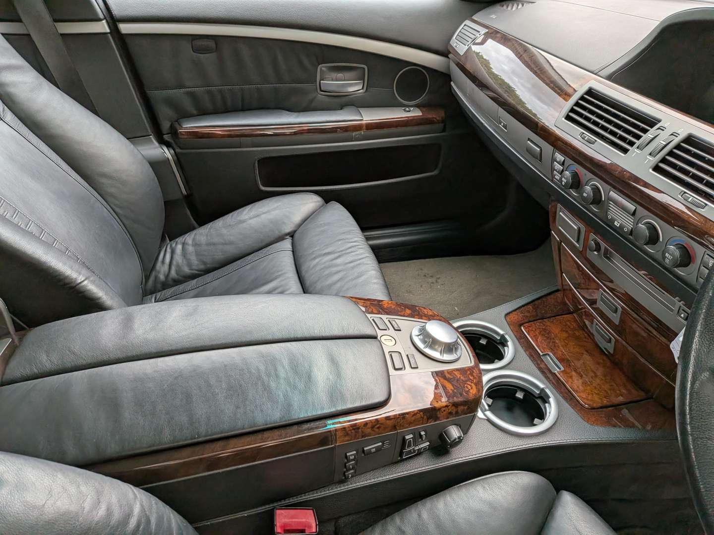 <p>2005 BMW 760I E66 LWB</p>