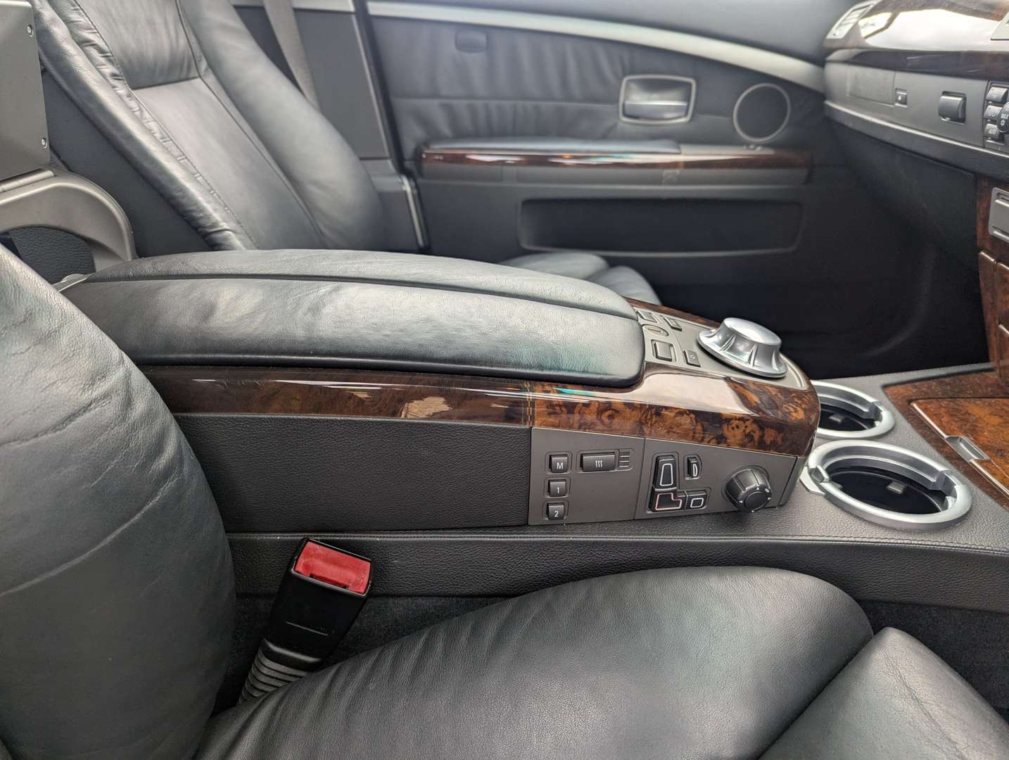<p>2005 BMW 760I E66 LWB</p>