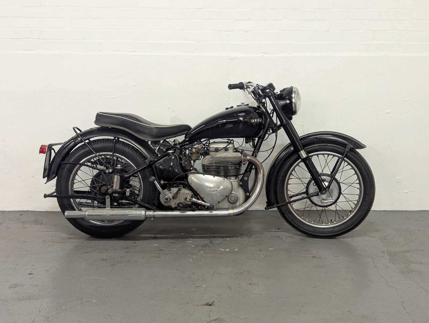 <p>1947 ARIEL SQUARE FOUR</p>