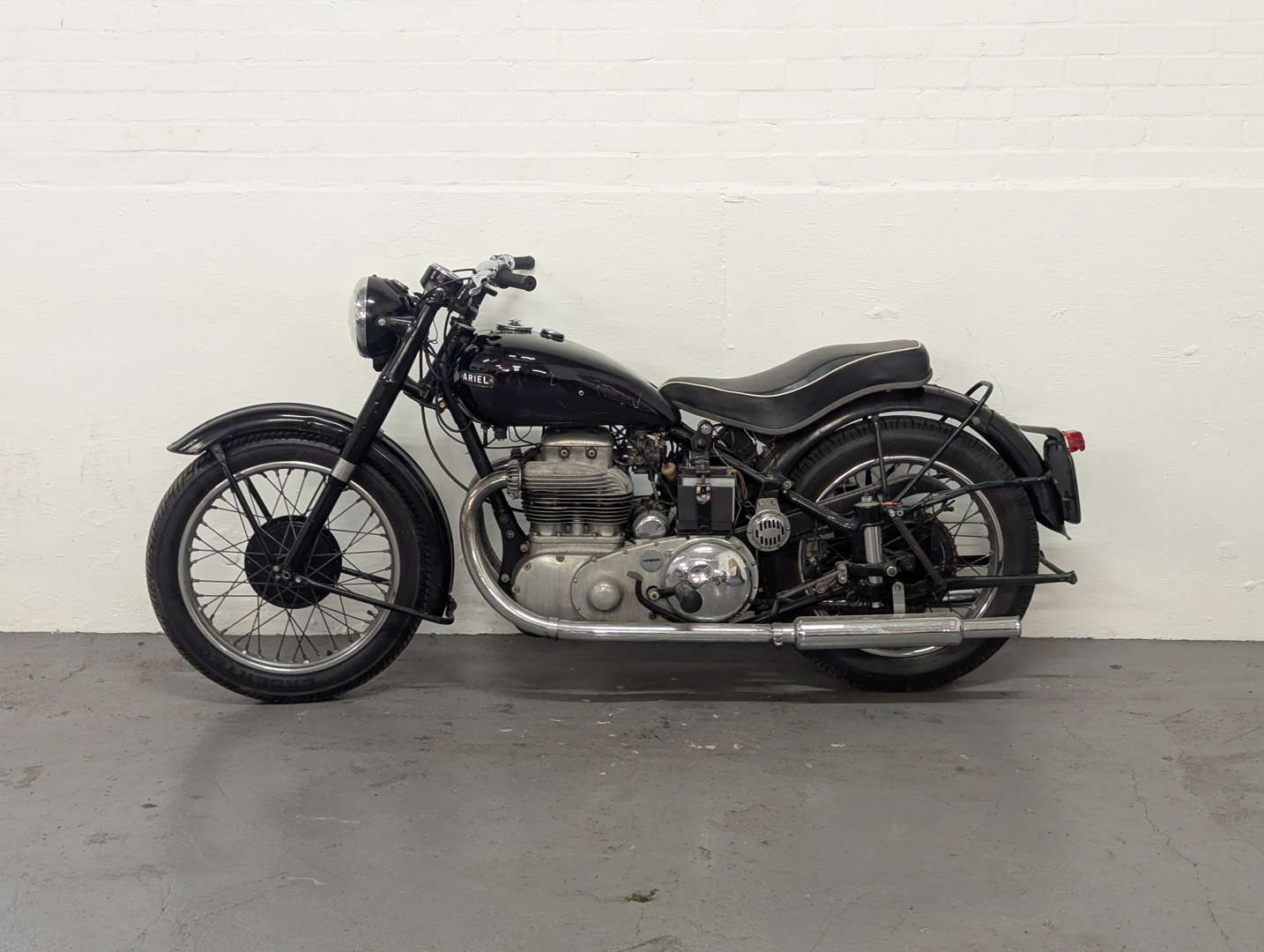 <p>1947 ARIEL SQUARE FOUR</p>