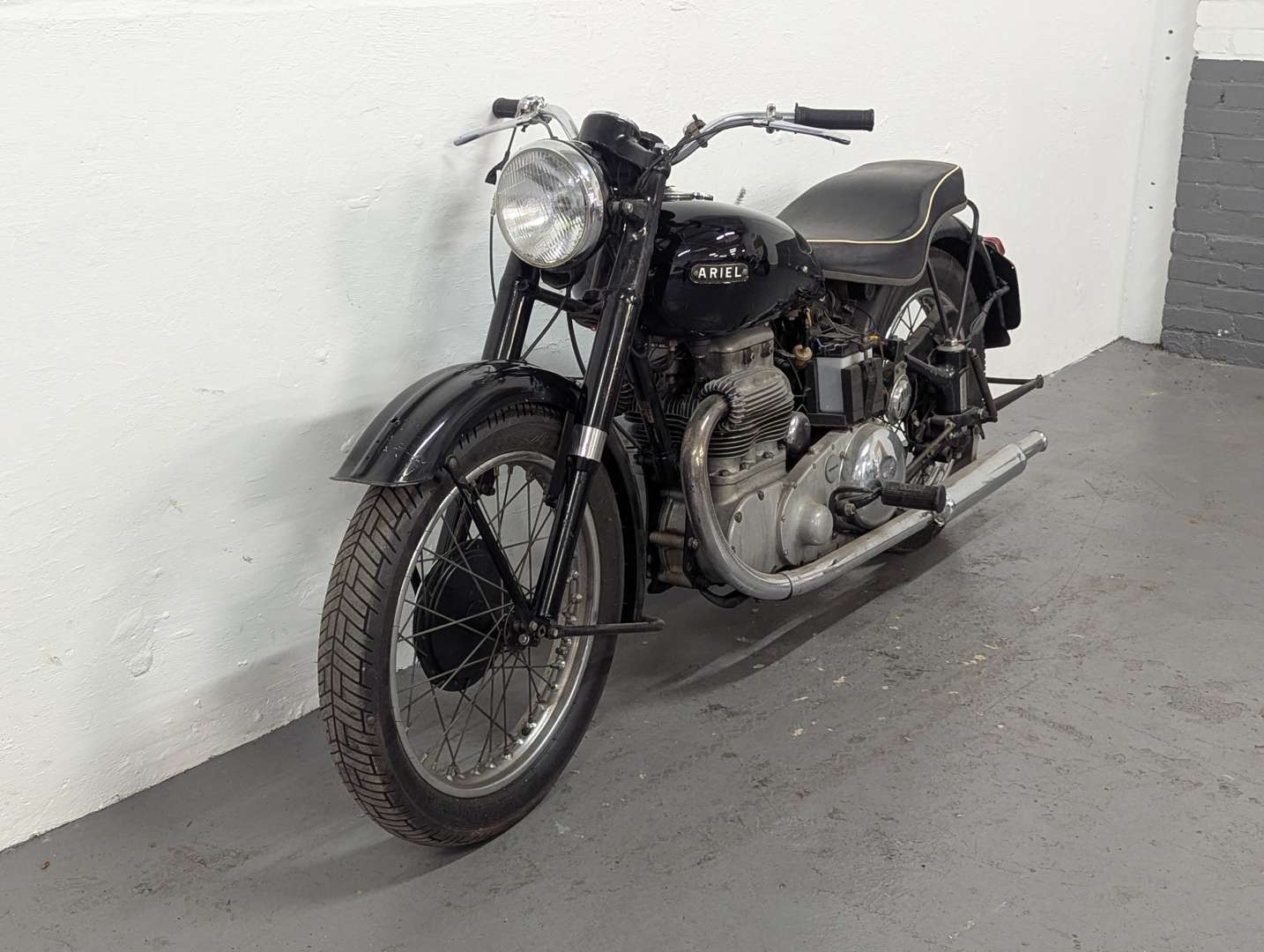 <p>1947 ARIEL SQUARE FOUR</p>
