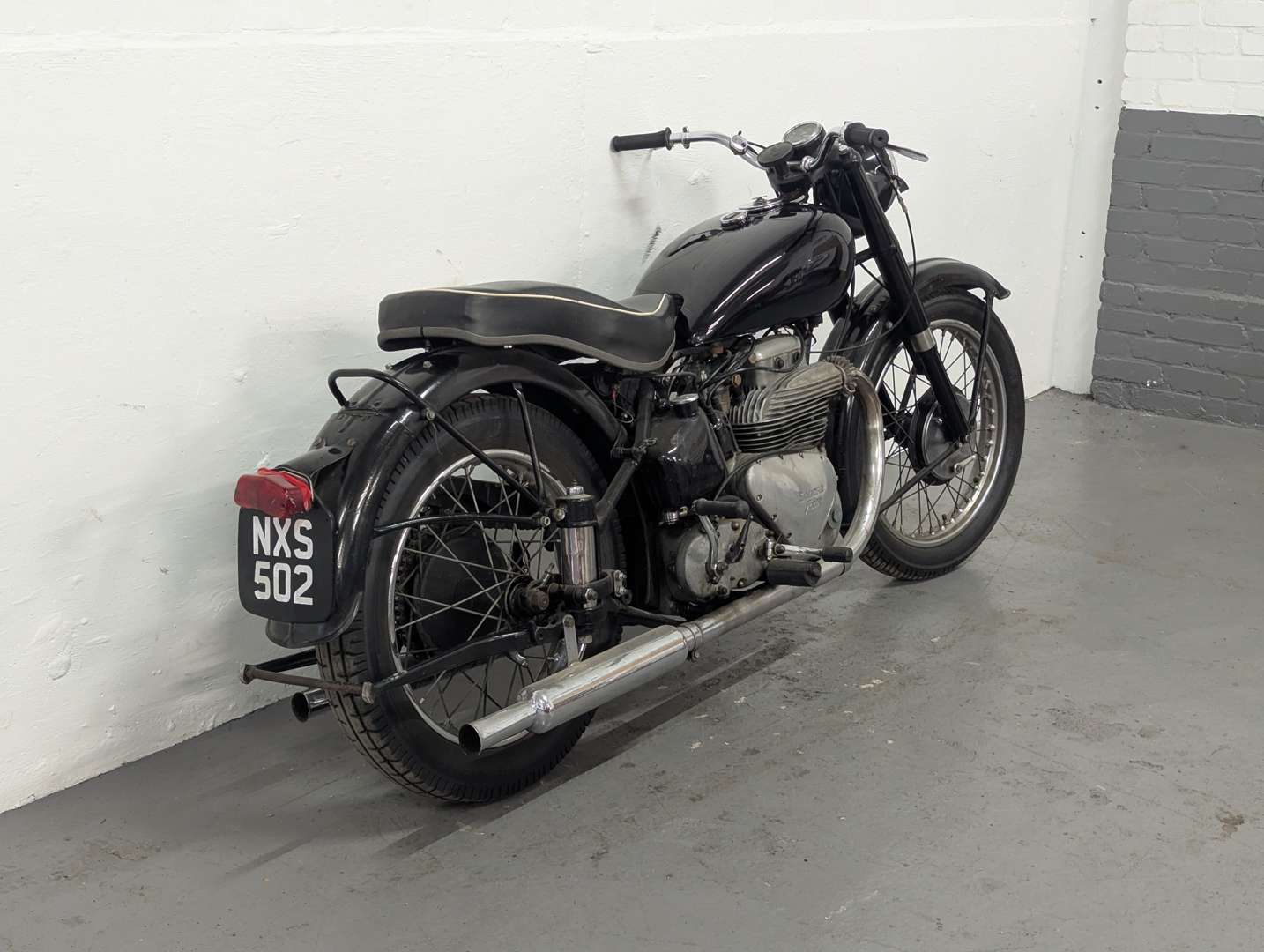 <p>1947 ARIEL SQUARE FOUR</p>