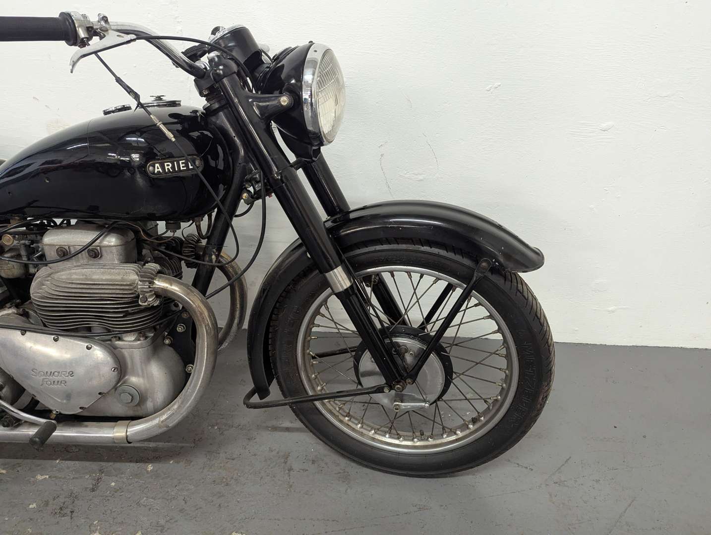 <p>1947 ARIEL SQUARE FOUR</p>