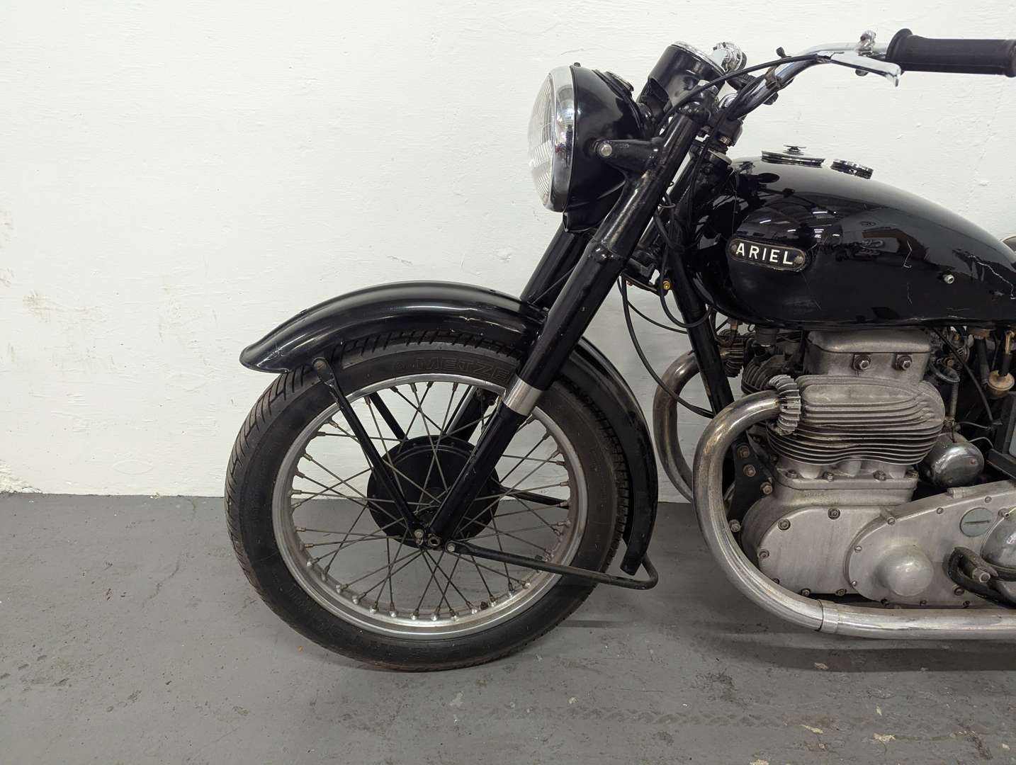 <p>1947 ARIEL SQUARE FOUR</p>