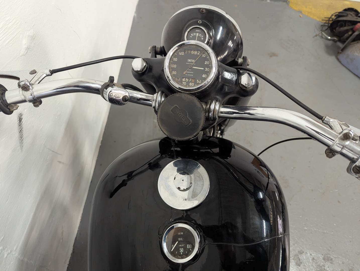 <p>1947 ARIEL SQUARE FOUR</p>
