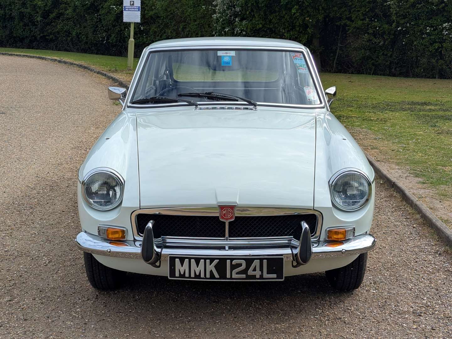 <p>1972 MG B GT</p>