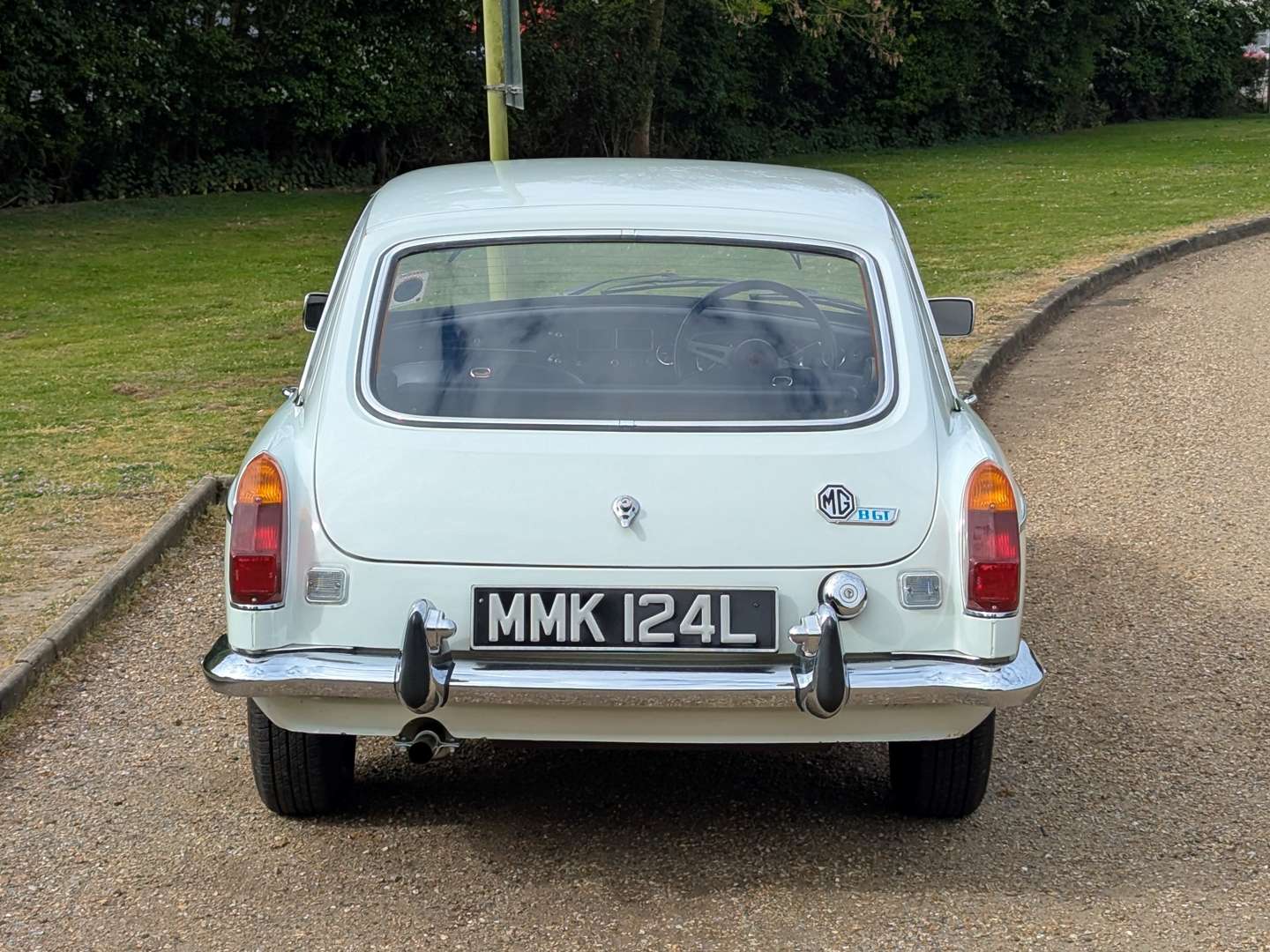 <p>1972 MG B GT</p>