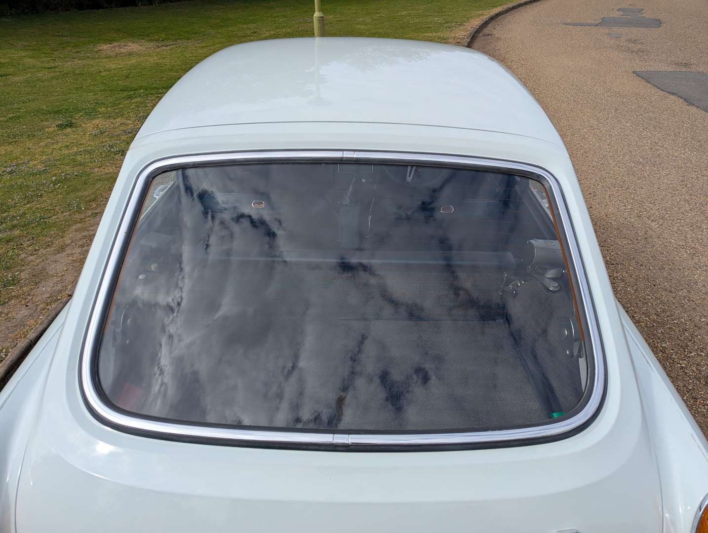 <p>1972 MG B GT</p>