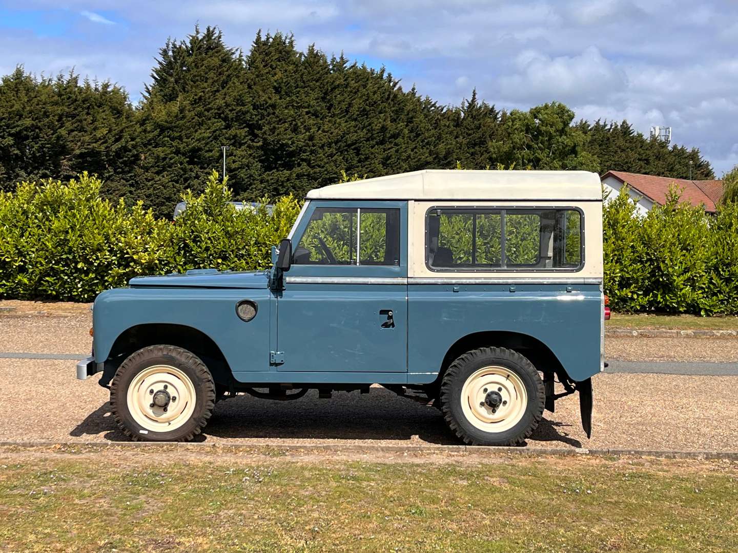 <p>1972 LAND ROVER 88" SERIES III&nbsp;</p>
