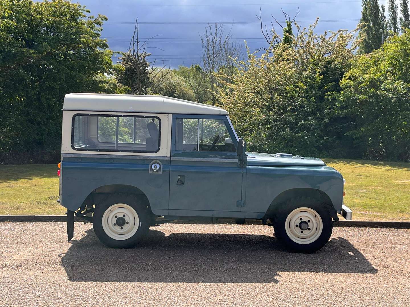 <p>1972 LAND ROVER 88" SERIES III&nbsp;</p>