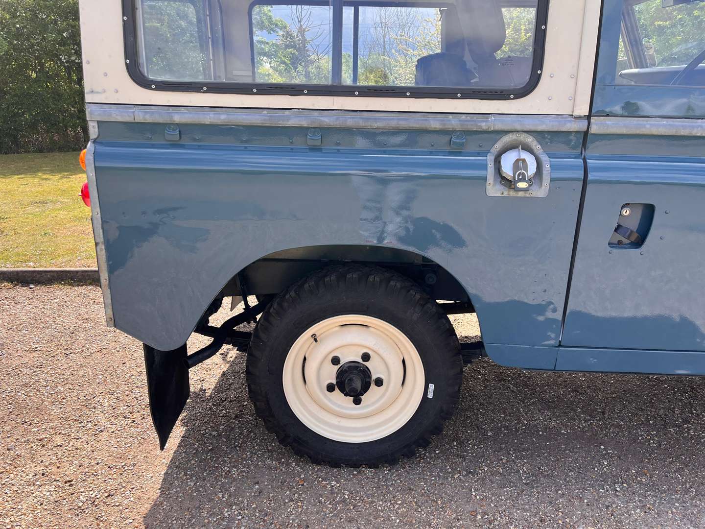 <p>1972 LAND ROVER 88" SERIES III&nbsp;</p>