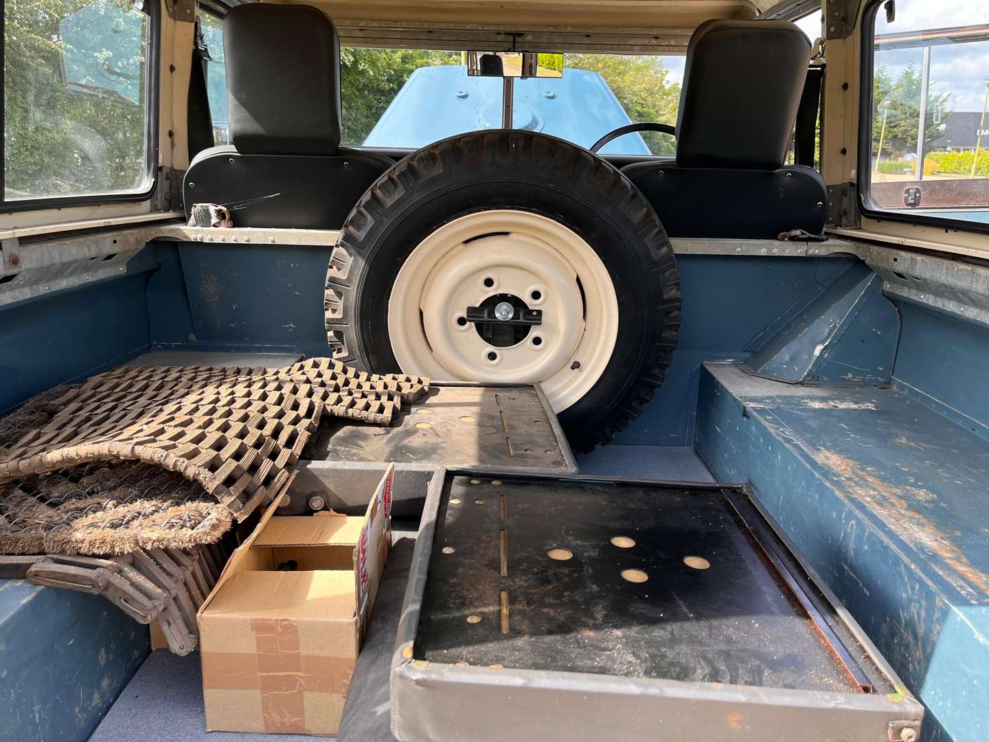 <p>1972 LAND ROVER 88" SERIES III&nbsp;</p>