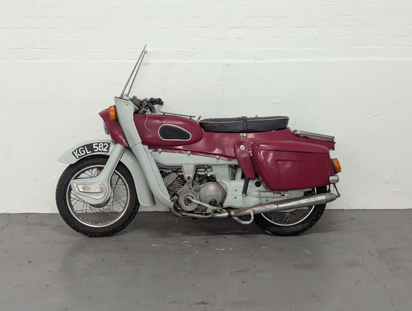 <p>1960 ARIEL LEADER</p>
