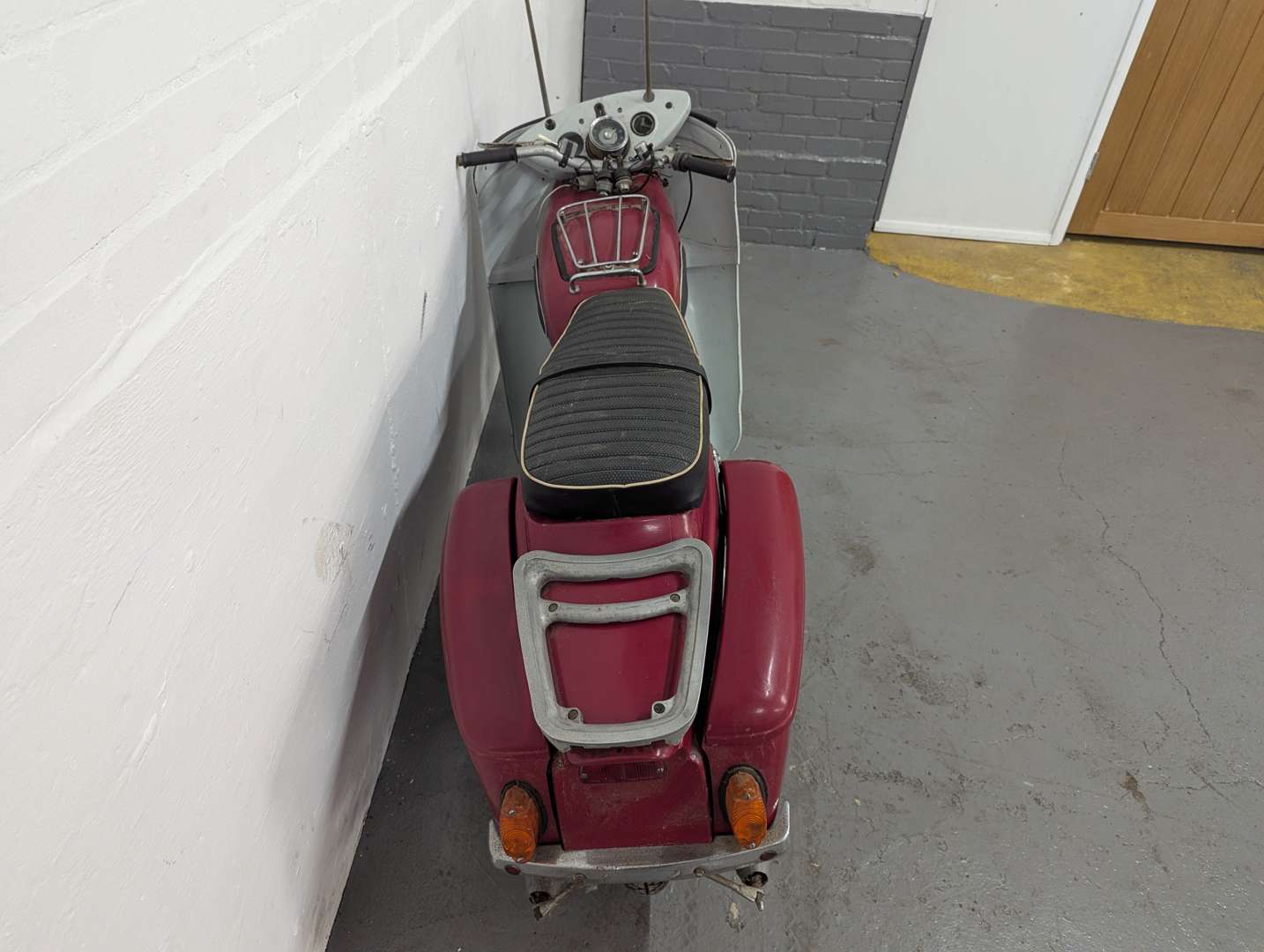 <p>1960 ARIEL LEADER</p>