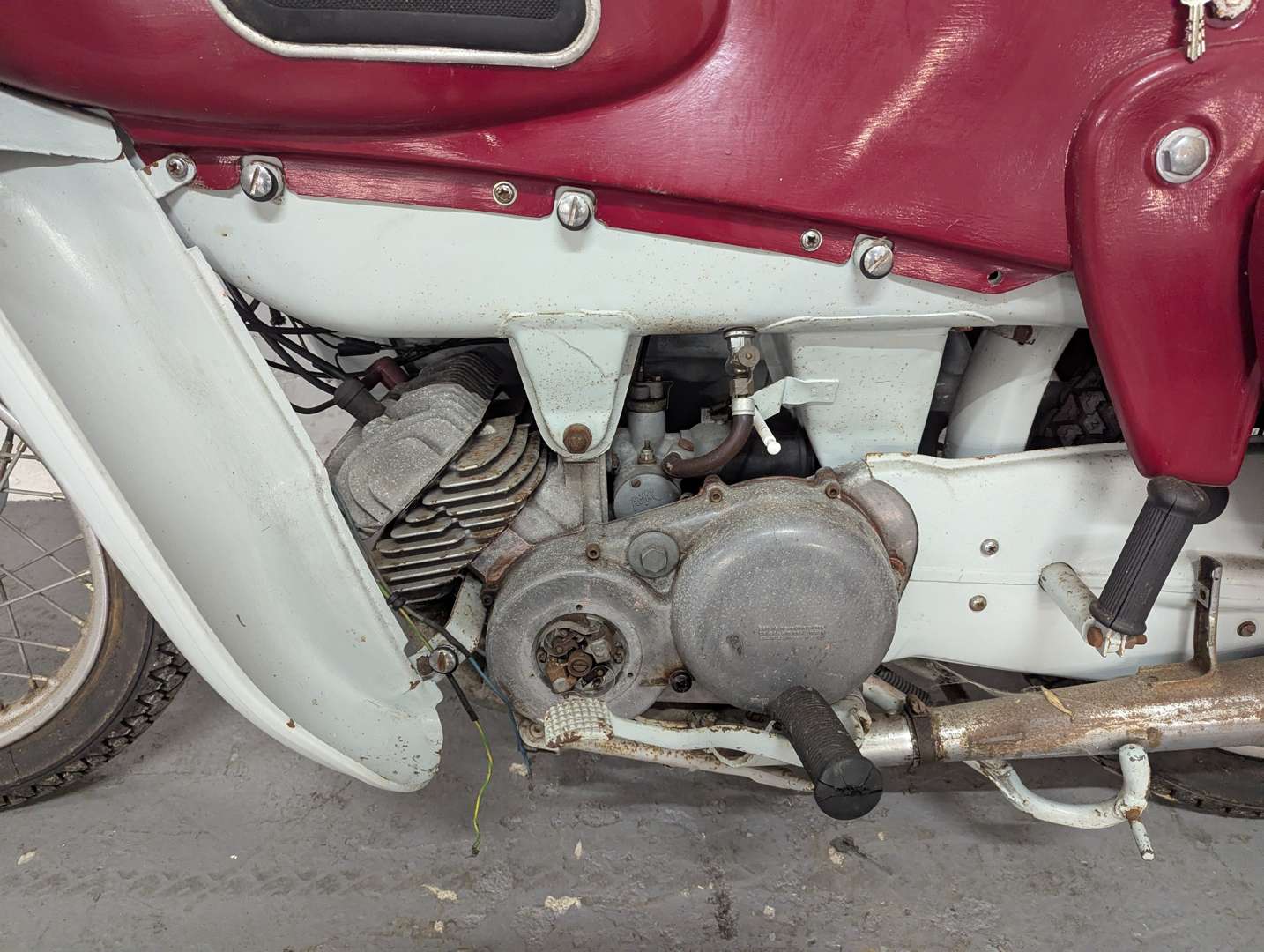 <p>1960 ARIEL LEADER</p>