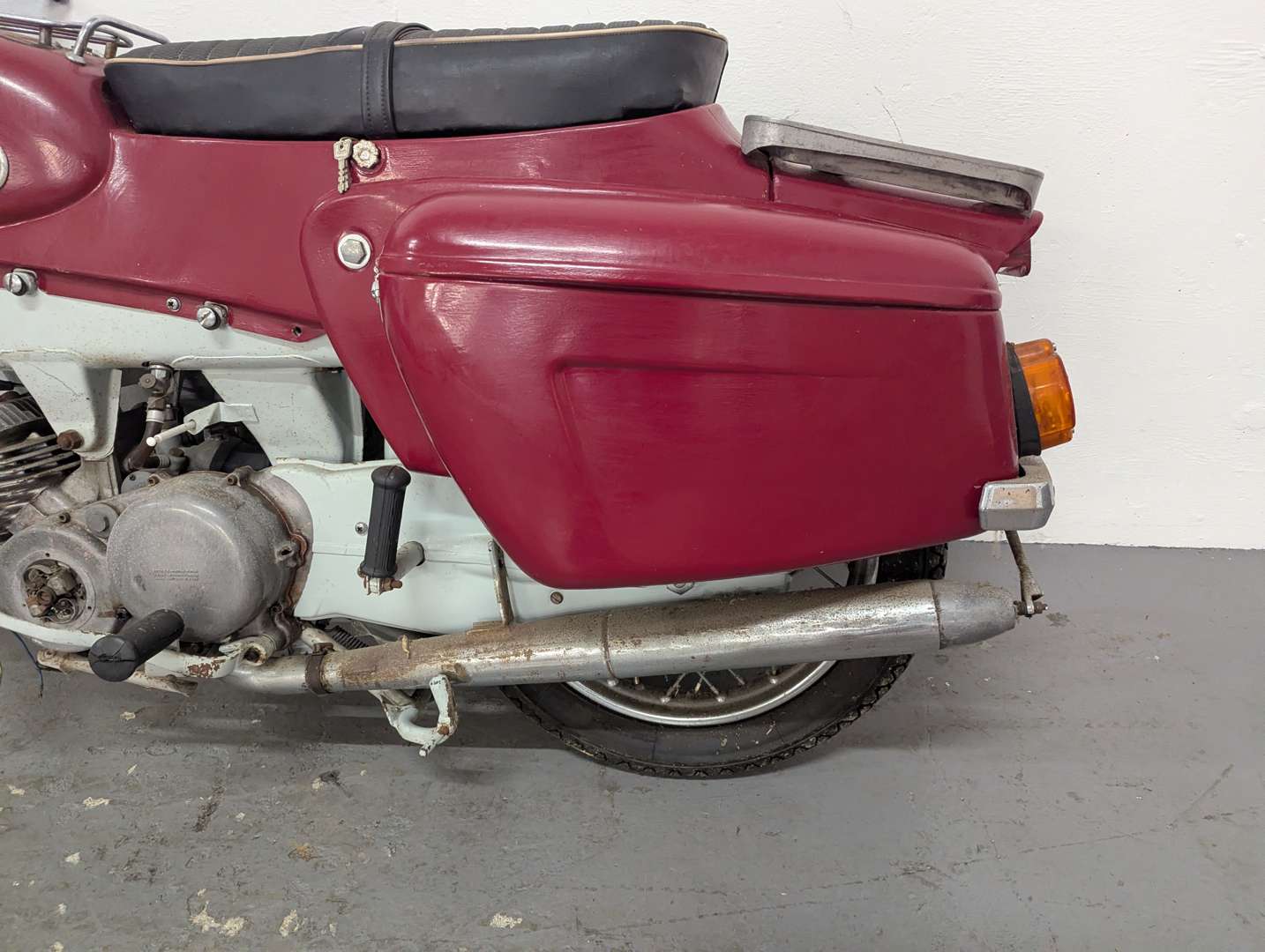 <p>1960 ARIEL LEADER</p>