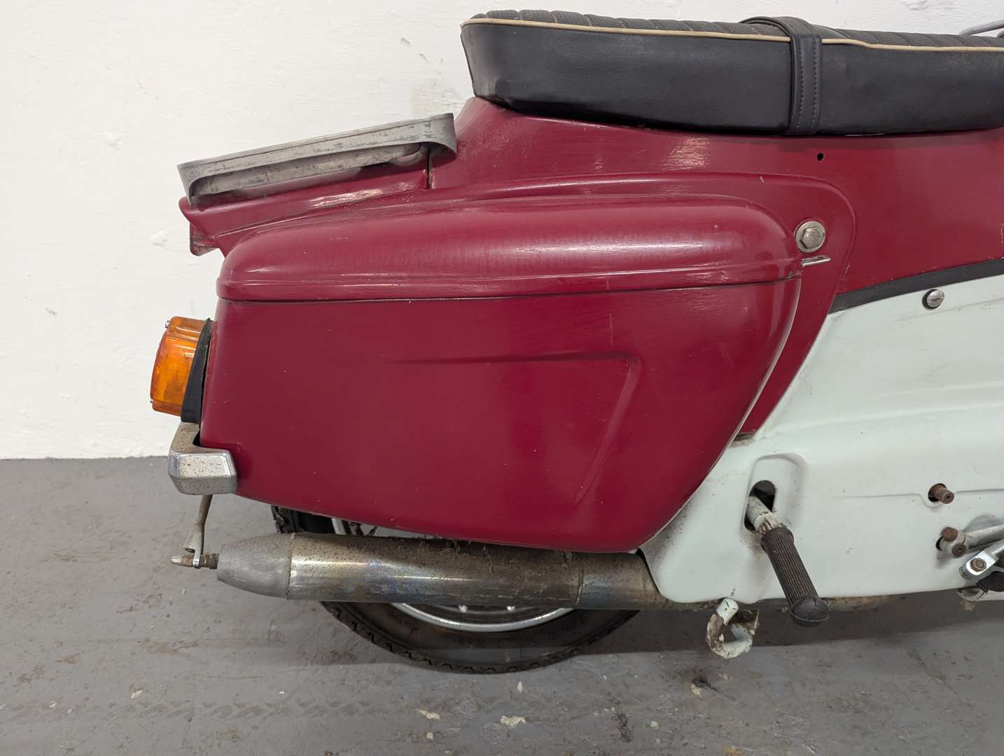 <p>1960 ARIEL LEADER</p>