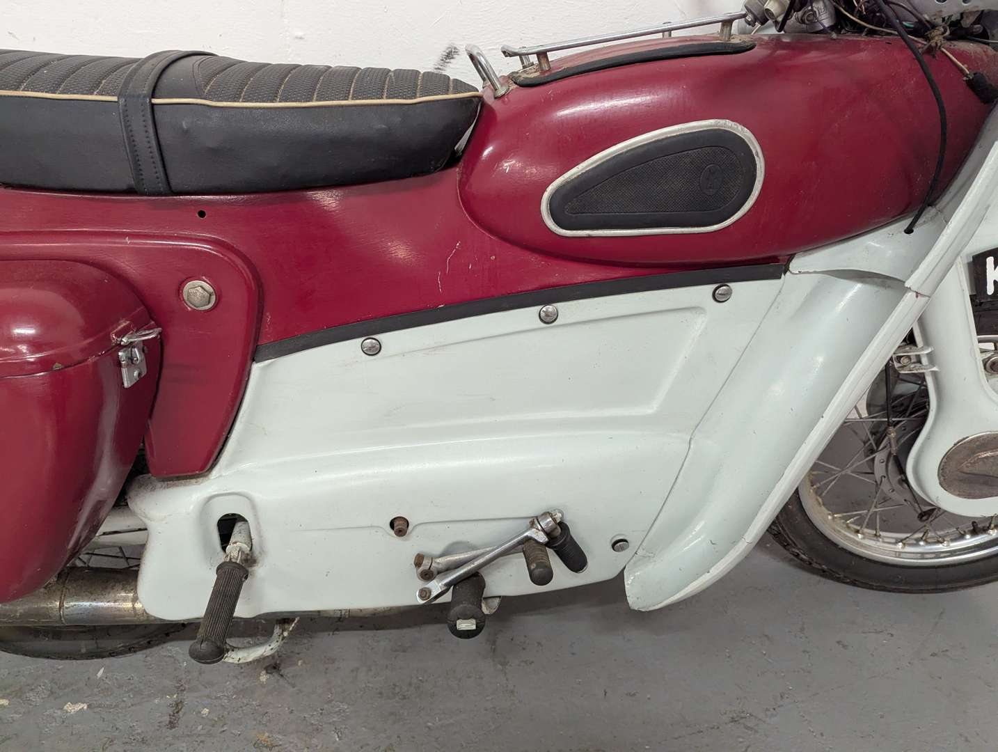 <p>1960 ARIEL LEADER</p>