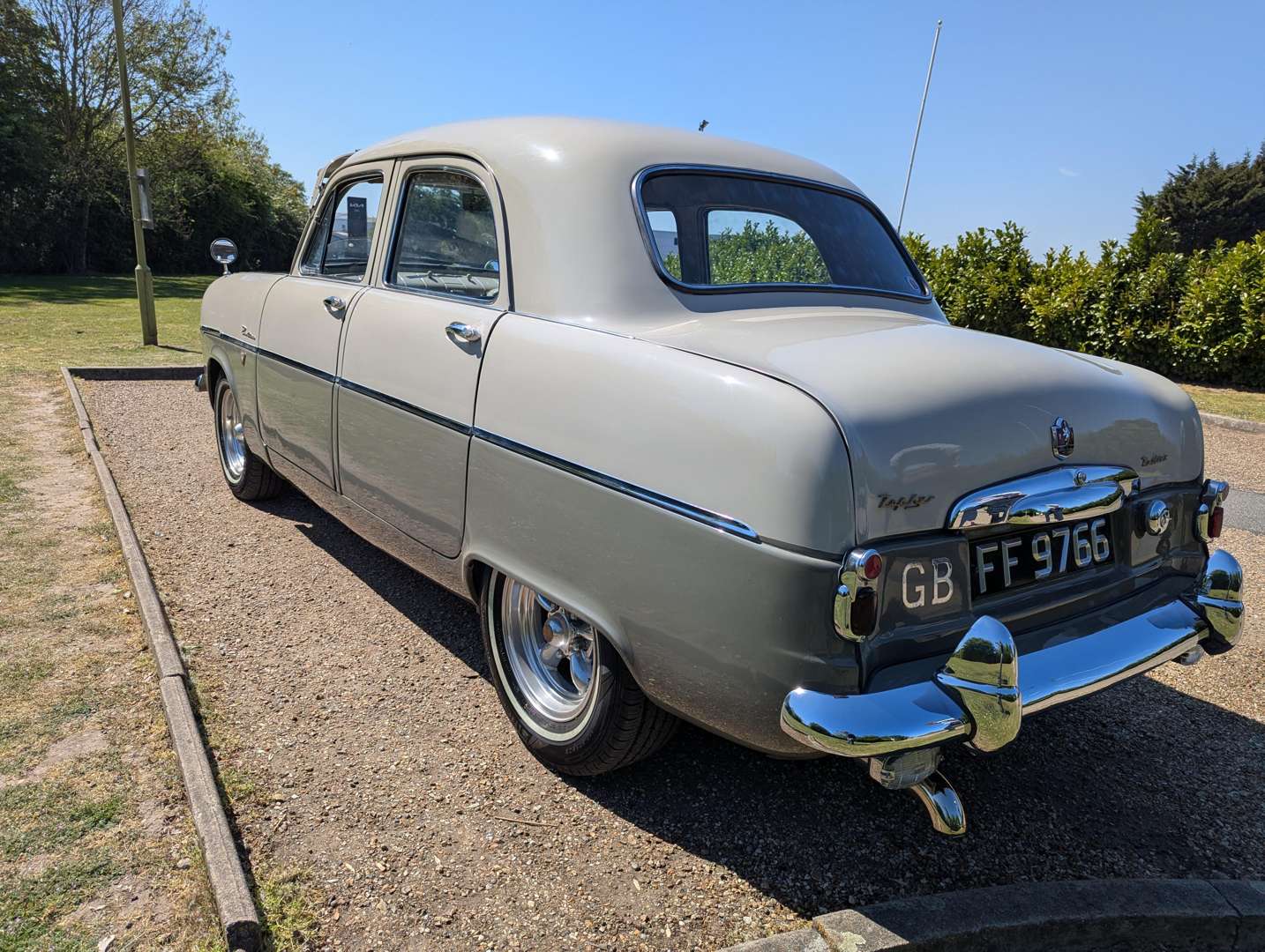 <p>1954 FORD ZEPHYR ZODIAC MKI</p>