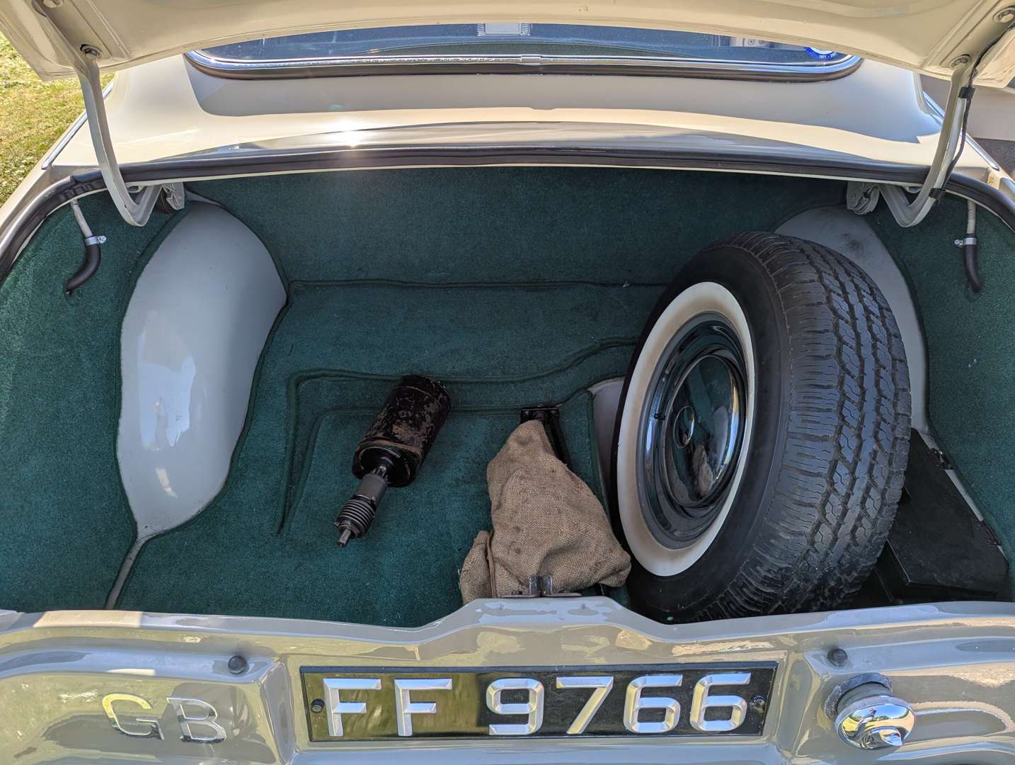 <p>1954 FORD ZEPHYR ZODIAC MKI</p>