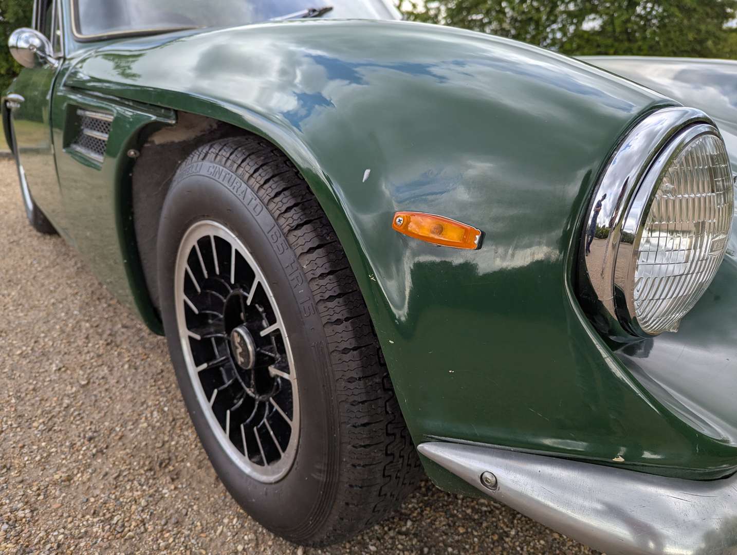 <p>1969 TVR VIXEN</p>