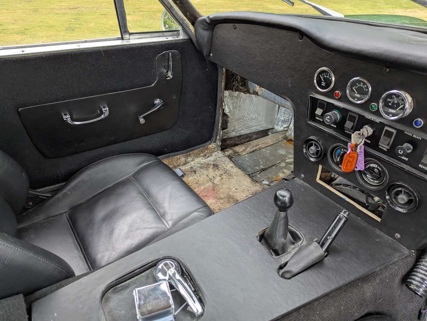 <p>1969 TVR VIXEN</p>