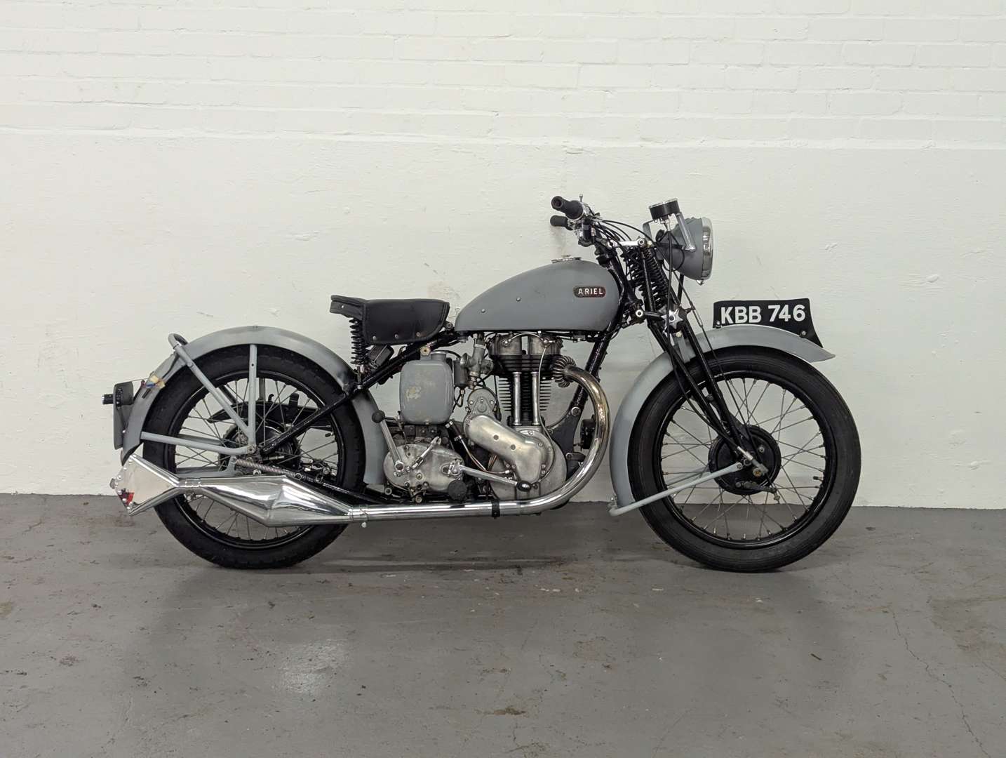 <p>1946 ARIEL NH RED HUNTER</p>