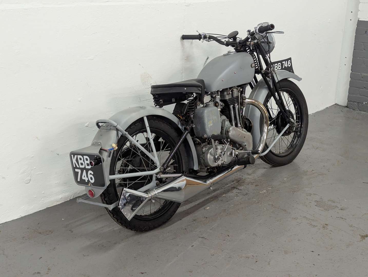 <p>1946 ARIEL NH RED HUNTER</p>