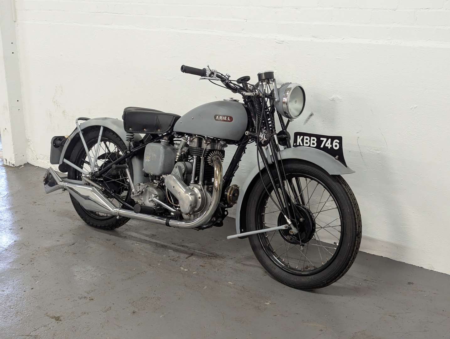 <p>1946 ARIEL NH RED HUNTER</p>