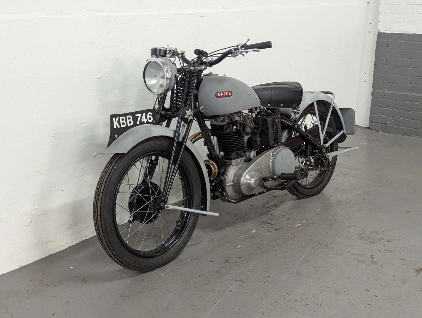 <p>1946 ARIEL NH RED HUNTER</p>