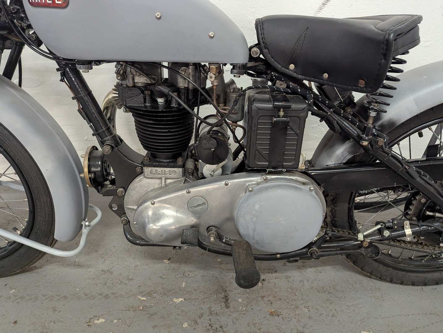 <p>1946 ARIEL NH RED HUNTER</p>
