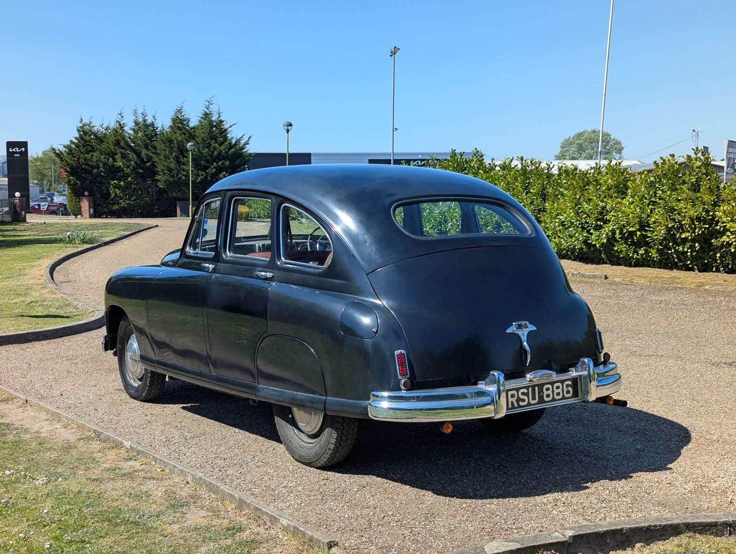 <p>1952 STANDARD VANGUARD</p>