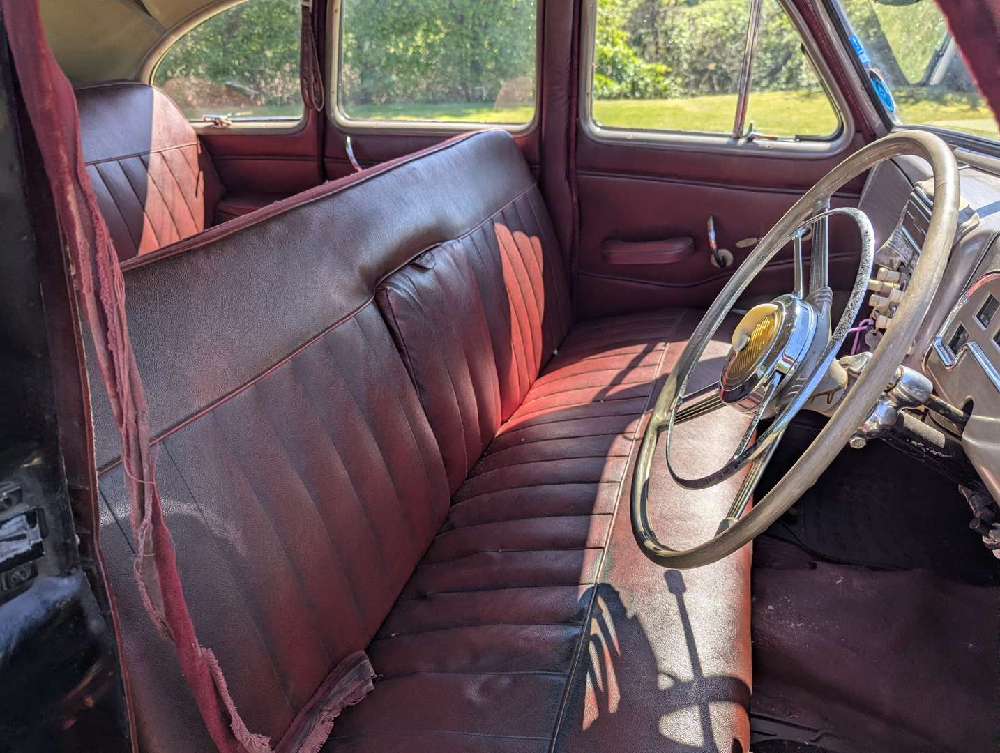 <p>1952 STANDARD VANGUARD</p>