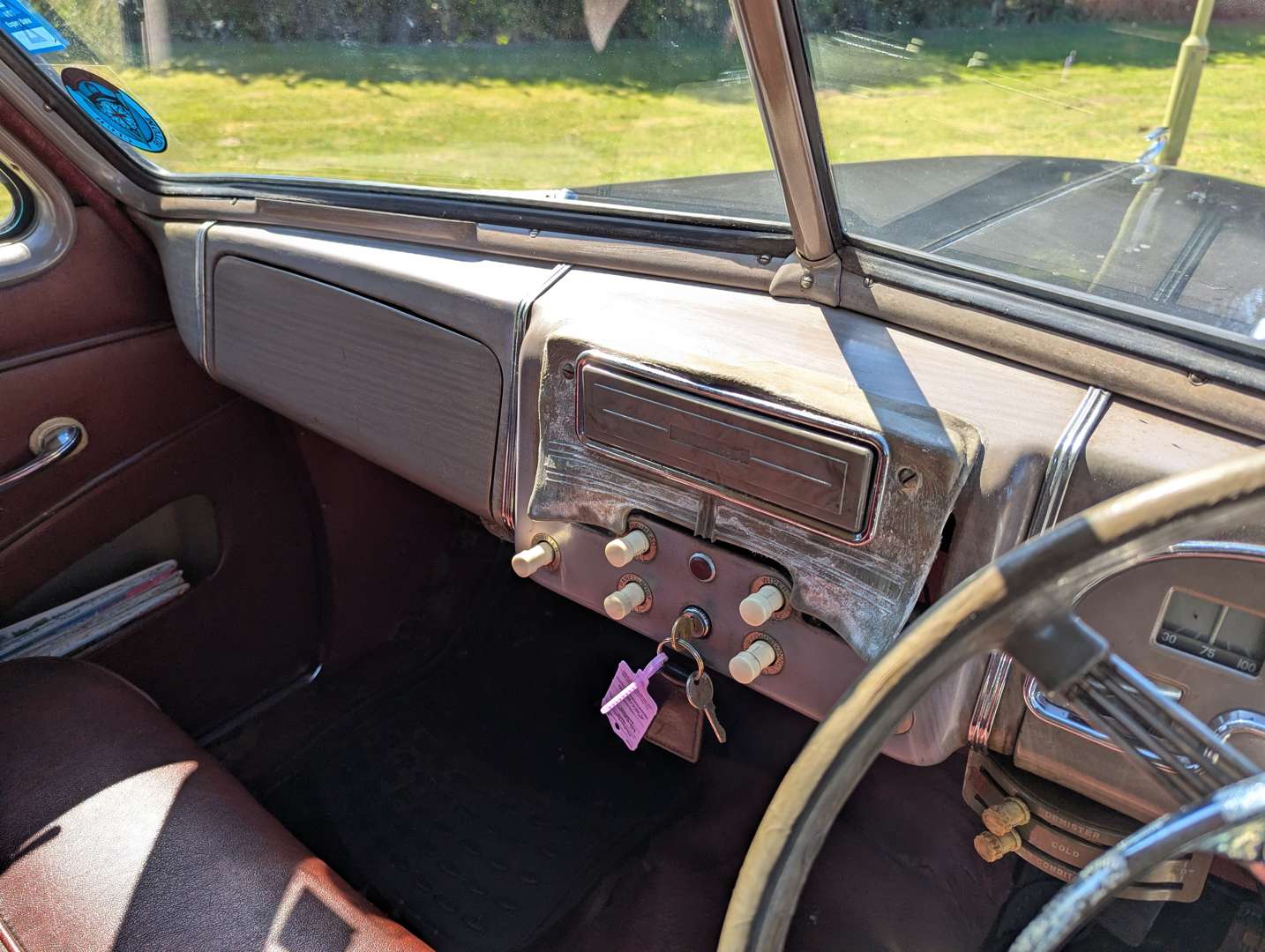 <p>1952 STANDARD VANGUARD</p>