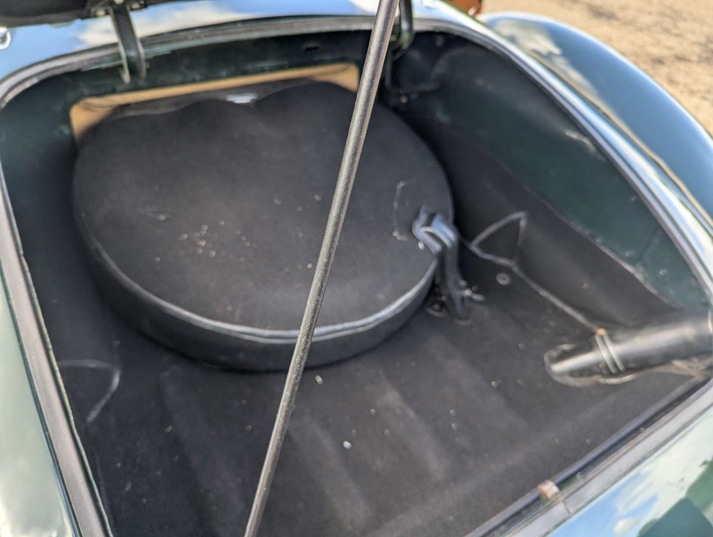 <p>1956 MG A ROADSTER</p>