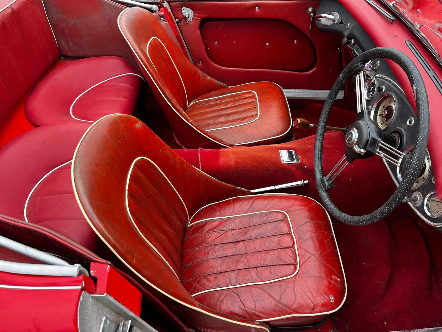<p>1957 AUSTIN HEALEY 100/6</p>