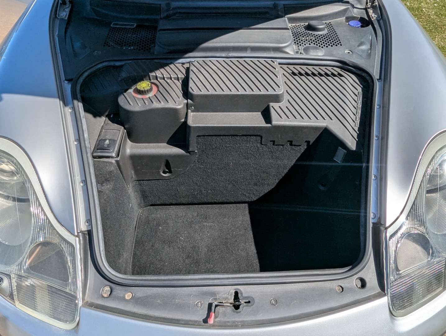 <p>2001 PORSCHE 911 CARRERA 4</p>