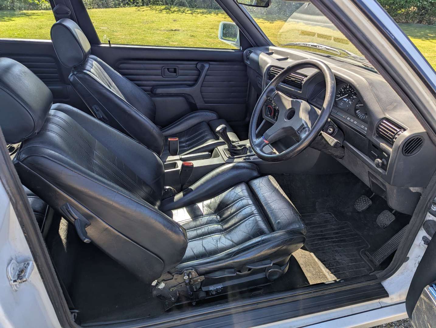 <p>1988 BMW E30 3 SERIES SE</p>