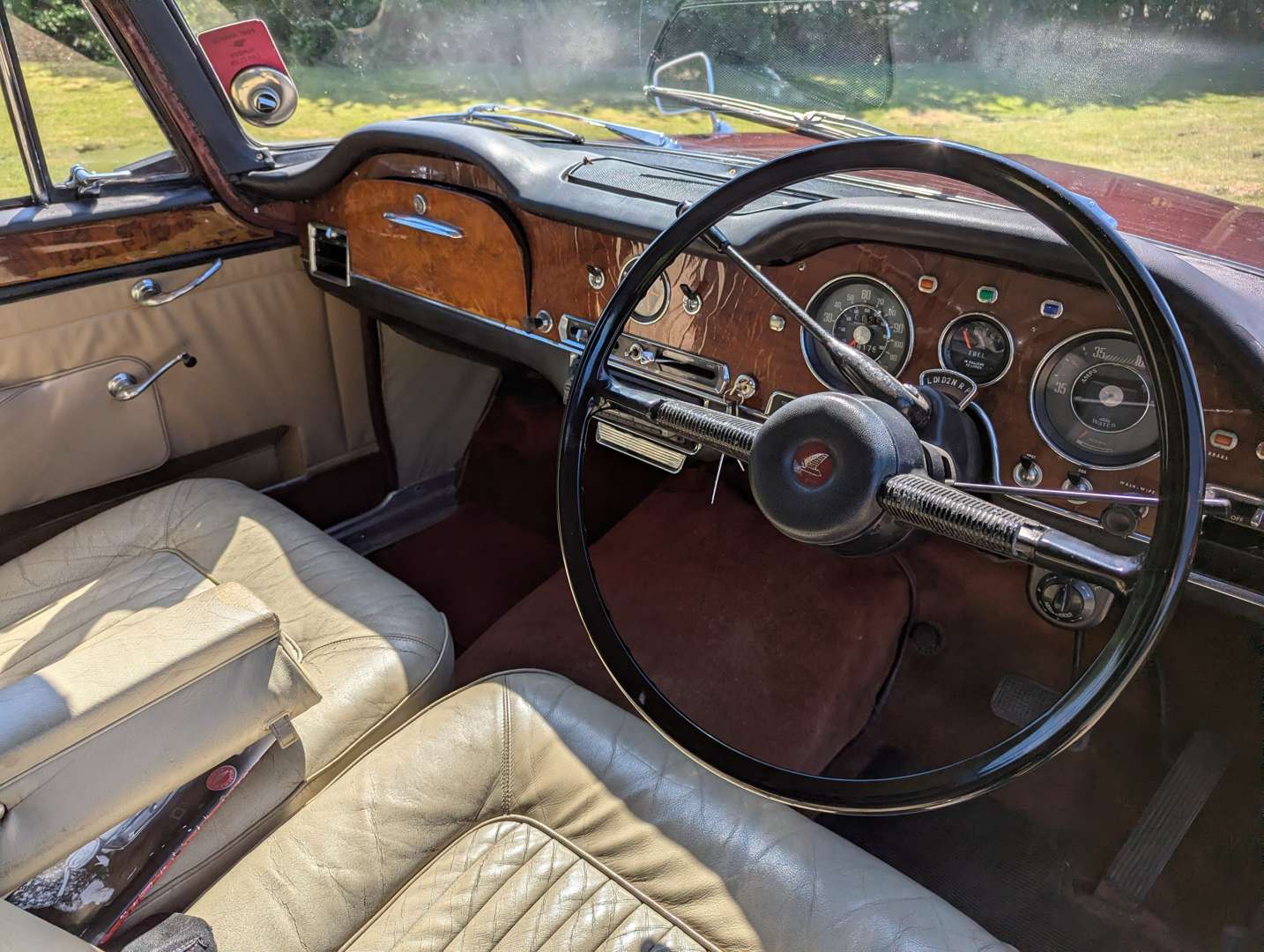 <p>1966 HUMBER IMPERIAL</p>
